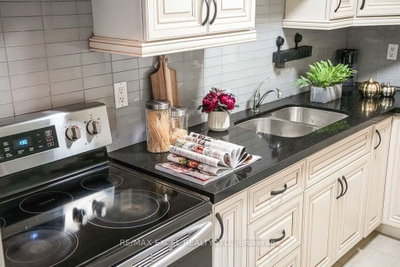 4 Harris Way • Markham, ON photo 9