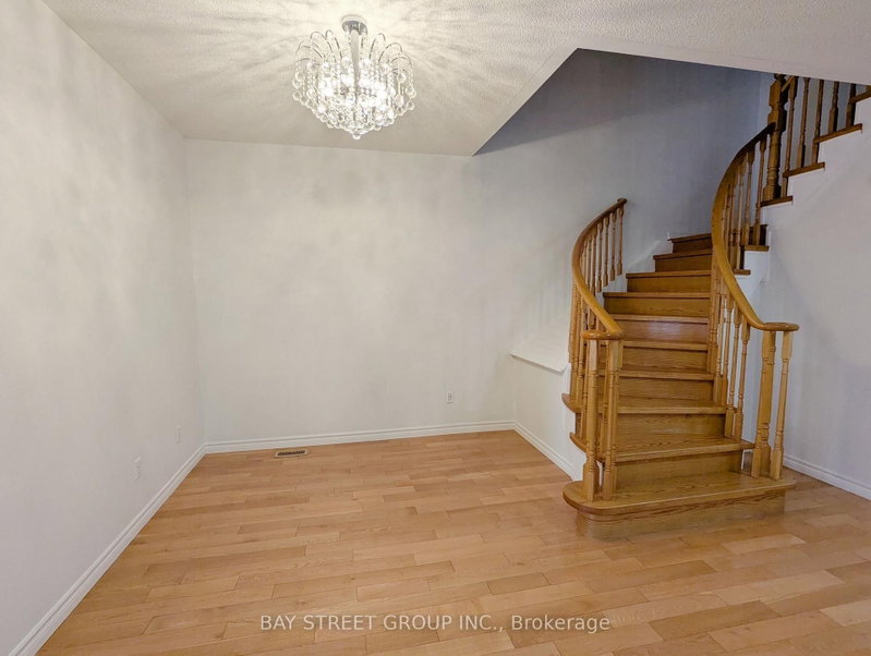Upper 165 Worthing Avenue