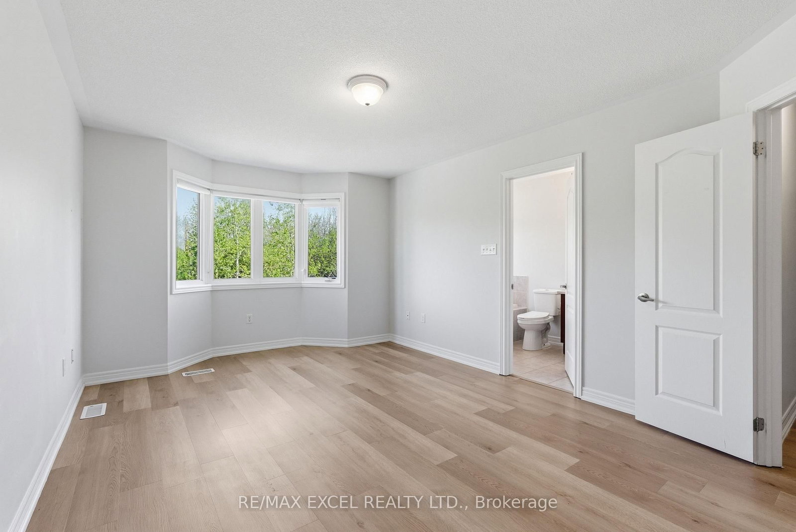 65 Northwest Passage • Whitchurch-Stouffville, ON photo 12