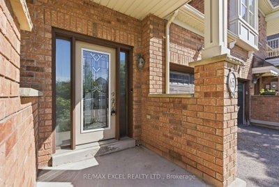 65 Northwest Passage • Whitchurch-Stouffville, ON photo 2
