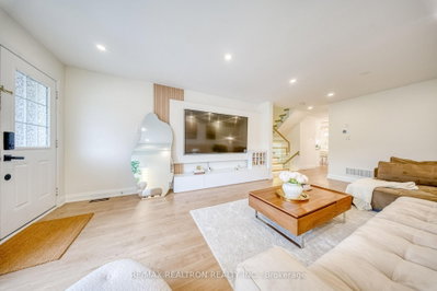 12 Quattro Avenue • Richmond Hill, ON photo 3