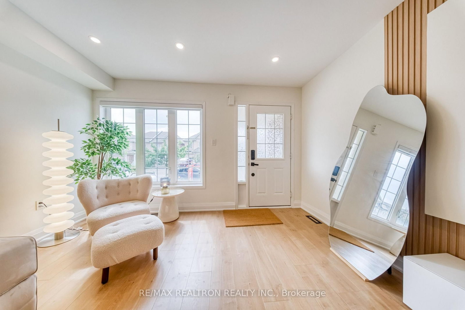 12 Quattro Avenue • Richmond Hill, ON photo 4