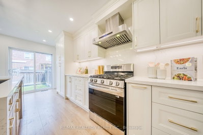 12 Quattro Avenue • Richmond Hill, ON photo 8