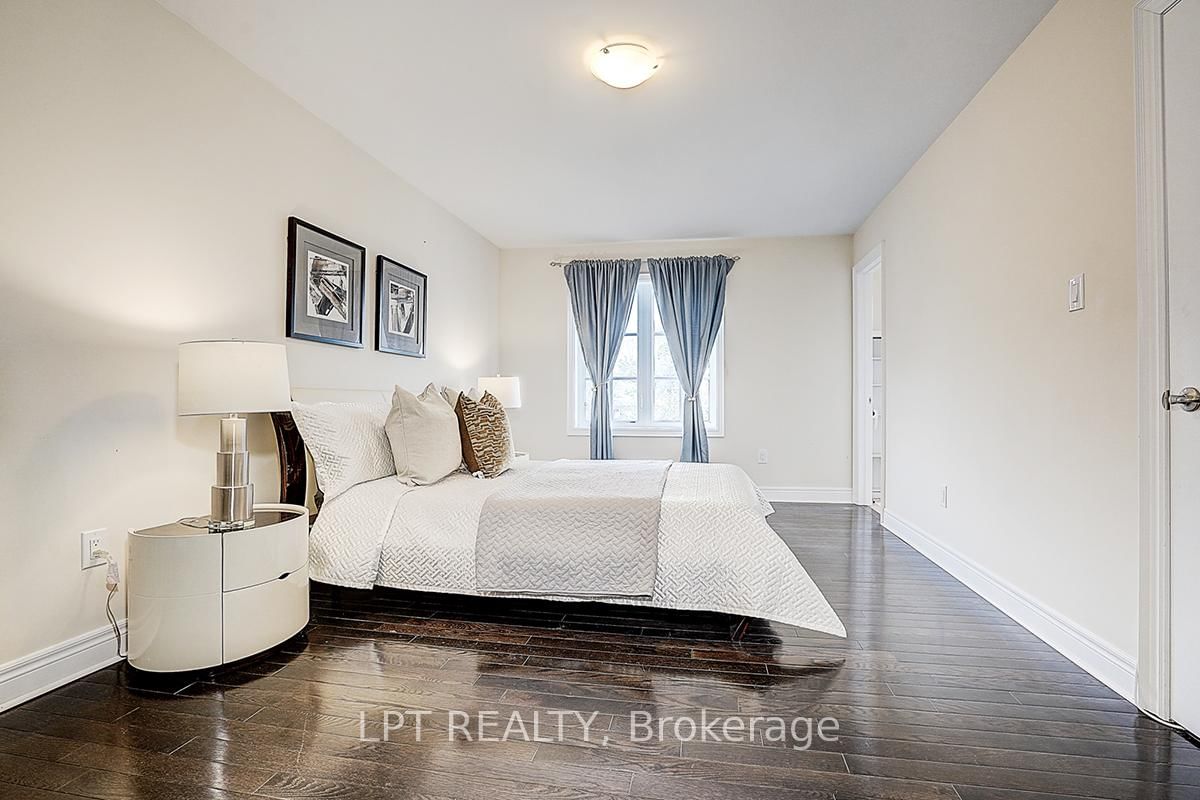 116 Dunlop Street • Richmond Hill, ON photo 18
