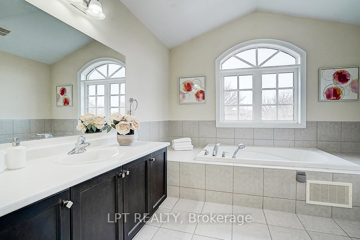 116 Dunlop Street • Richmond Hill, ON photo 25