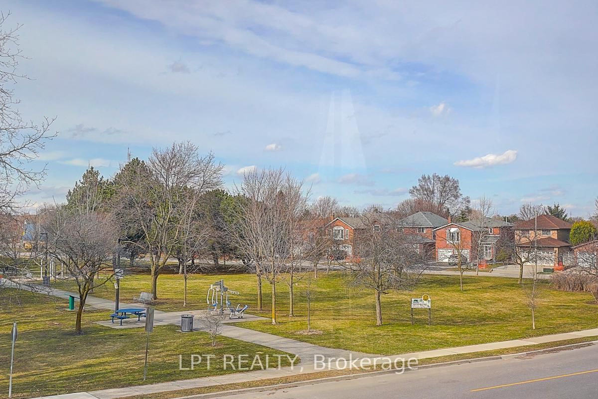 116 Dunlop Street • Richmond Hill, ON photo 35