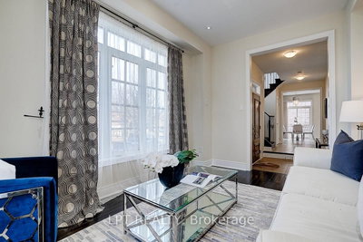 116 Dunlop Street • Richmond Hill, ON photo 4