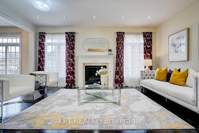 116 Dunlop Street • Richmond Hill, ON photo 5