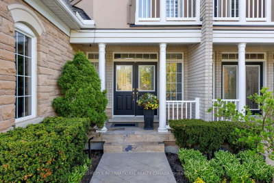 463 Crossing Bridge Place • Aurora, ON photo 3
