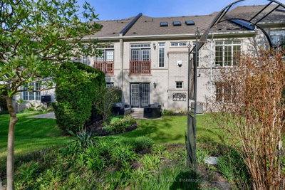 463 Crossing Bridge Place • Aurora, ON photo 4