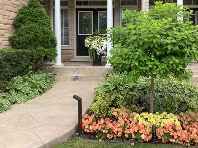 463 Crossing Bridge Place • Aurora, ON photo 5