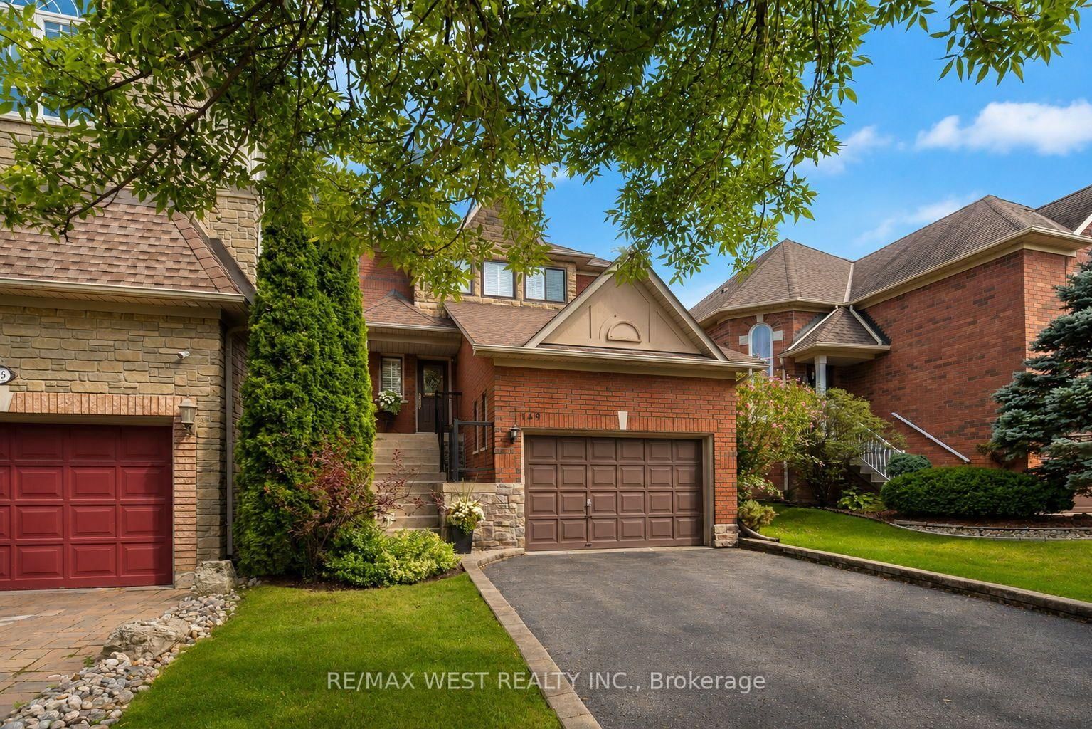 149 Deerglen Terrace • Aurora, ON photo 2