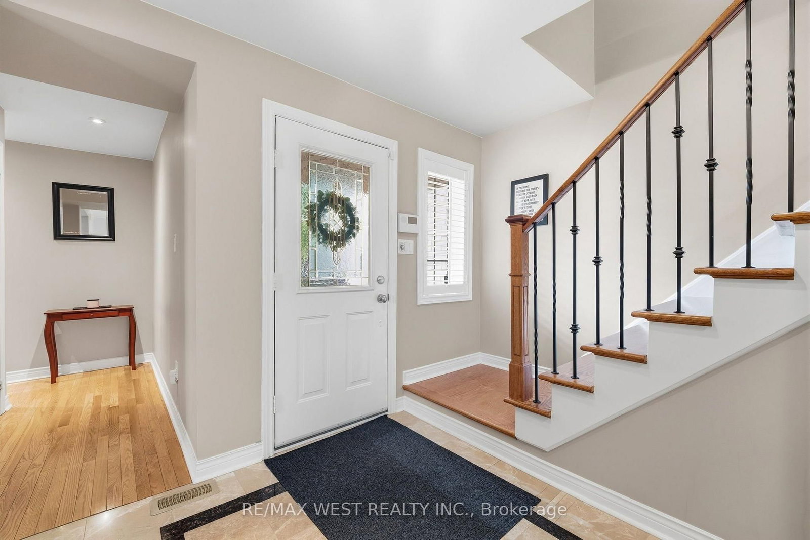 149 Deerglen Terrace • Aurora, ON photo 3