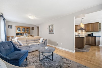 149 Deerglen Terrace • Aurora, ON photo 8
