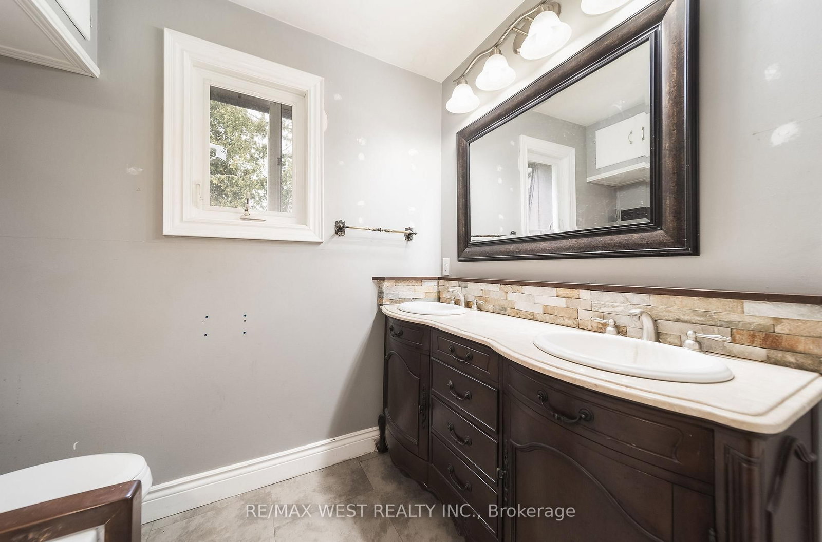 2801 25 Side Road • Innisfil, ON photo 17