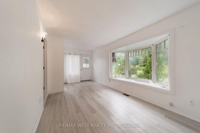 2801 25 Side Road • Innisfil, ON photo 5
