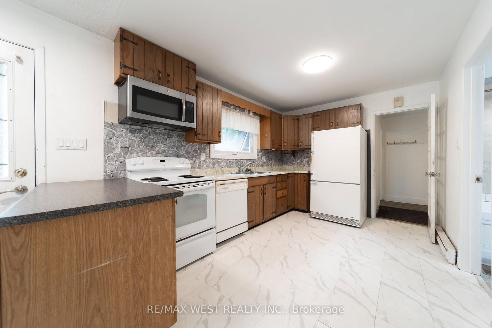 2801 25 Side Road • Innisfil, ON photo 9