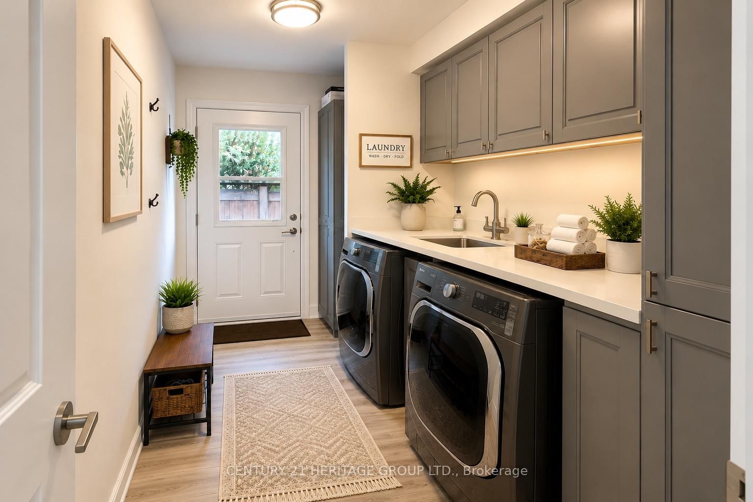 187 Glenway Circle • Newmarket, ON photo 18