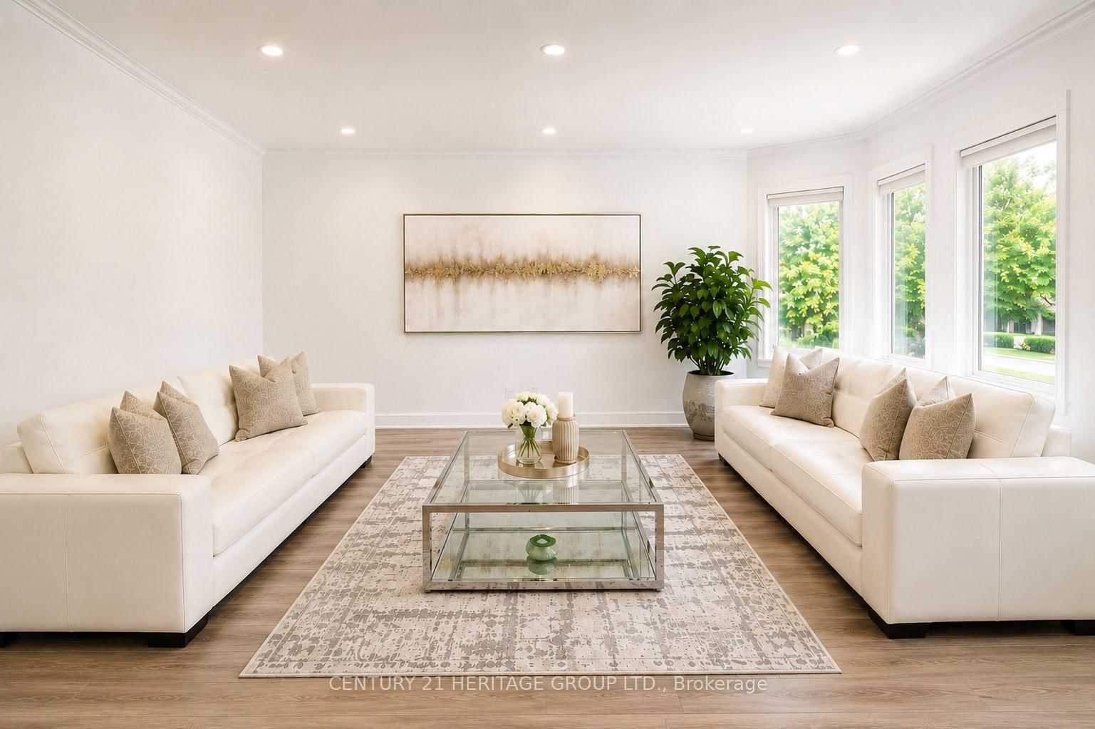 187 Glenway Circle • Newmarket, ON photo 3