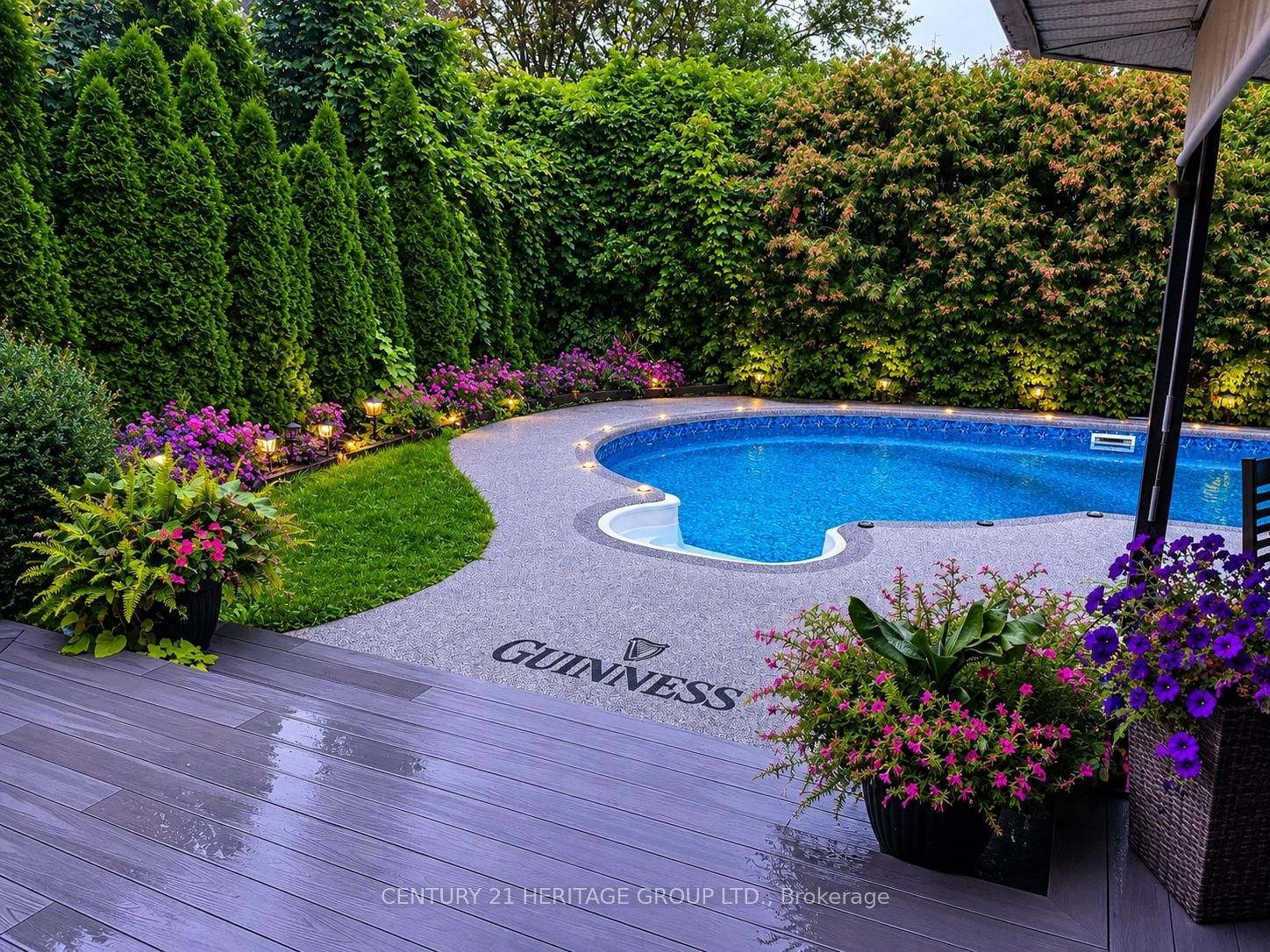 187 Glenway Circle • Newmarket, ON photo 9