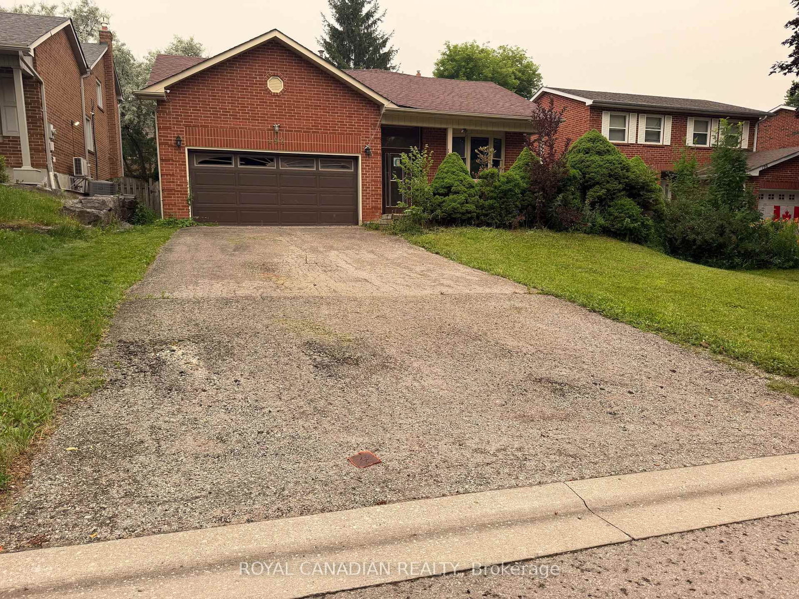 192 Harrison Drive • Newmarket, ON photo 2