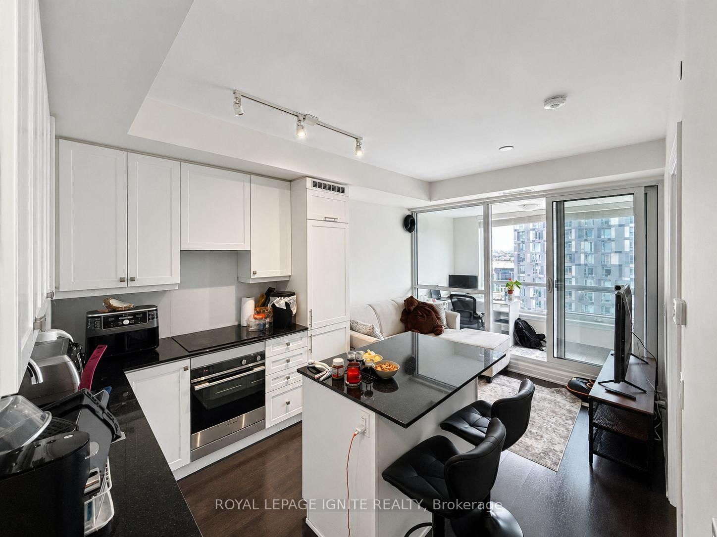 9085 Jane Street • #1401 • Vaughan, ON photo 4