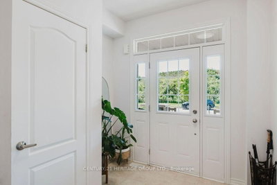 28 Cupples Farm Lane • East Gwillimbury, ON photo 6