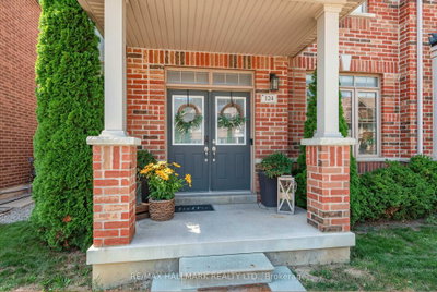 124 Barons Street • Vaughan, ON photo 2