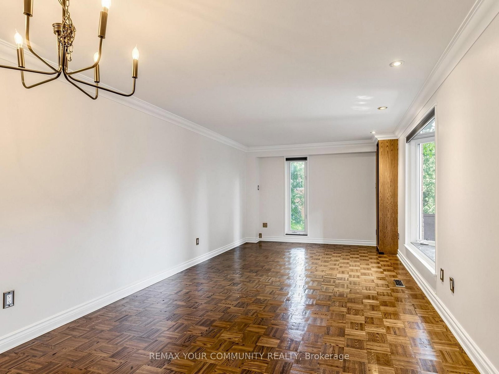 75 St. Andrews Court, Aurora 4