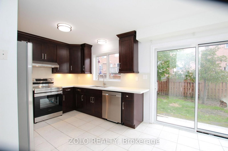 226 Equator Crescent N