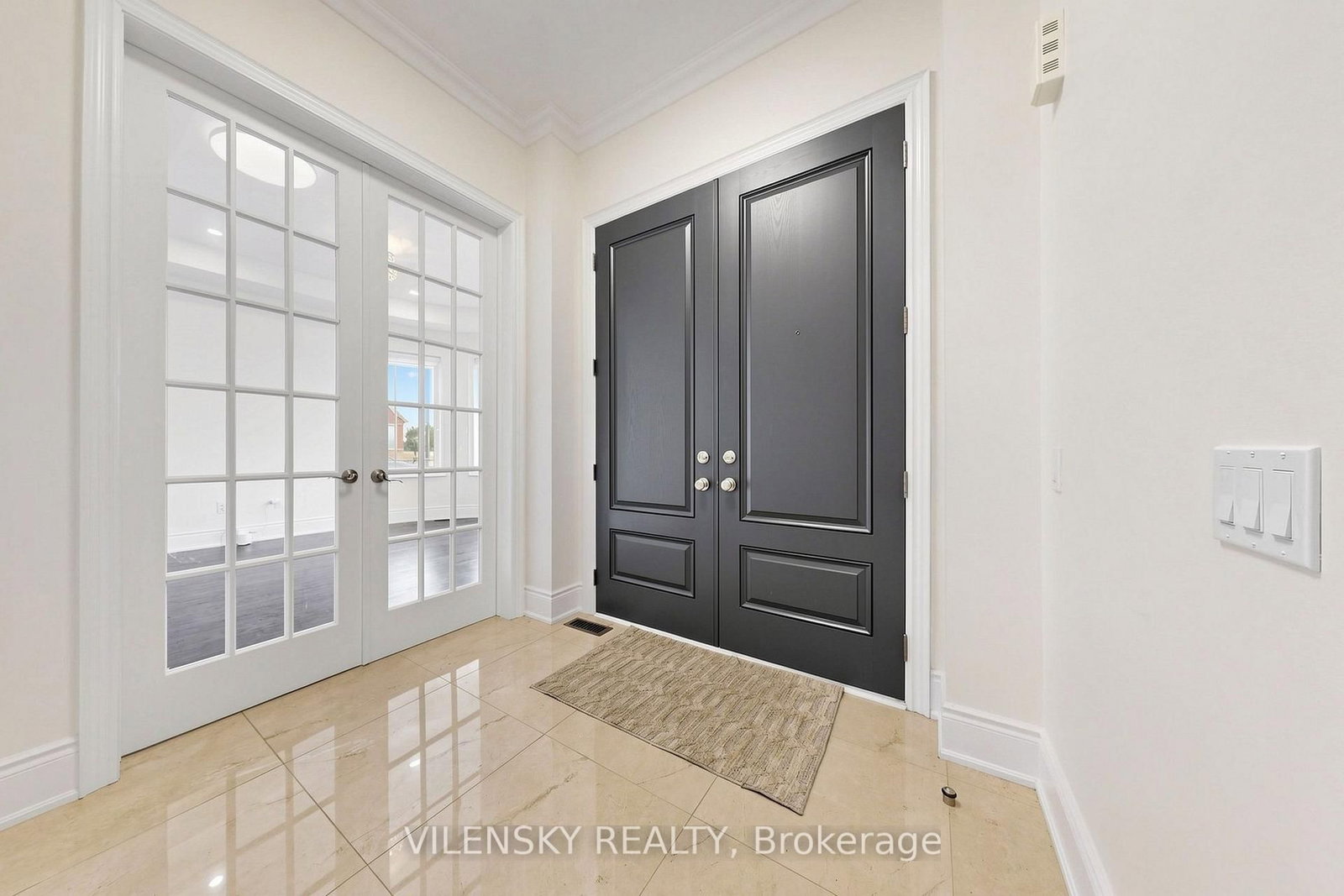 95 Chesney Crescent • Vaughan, ON photo 4