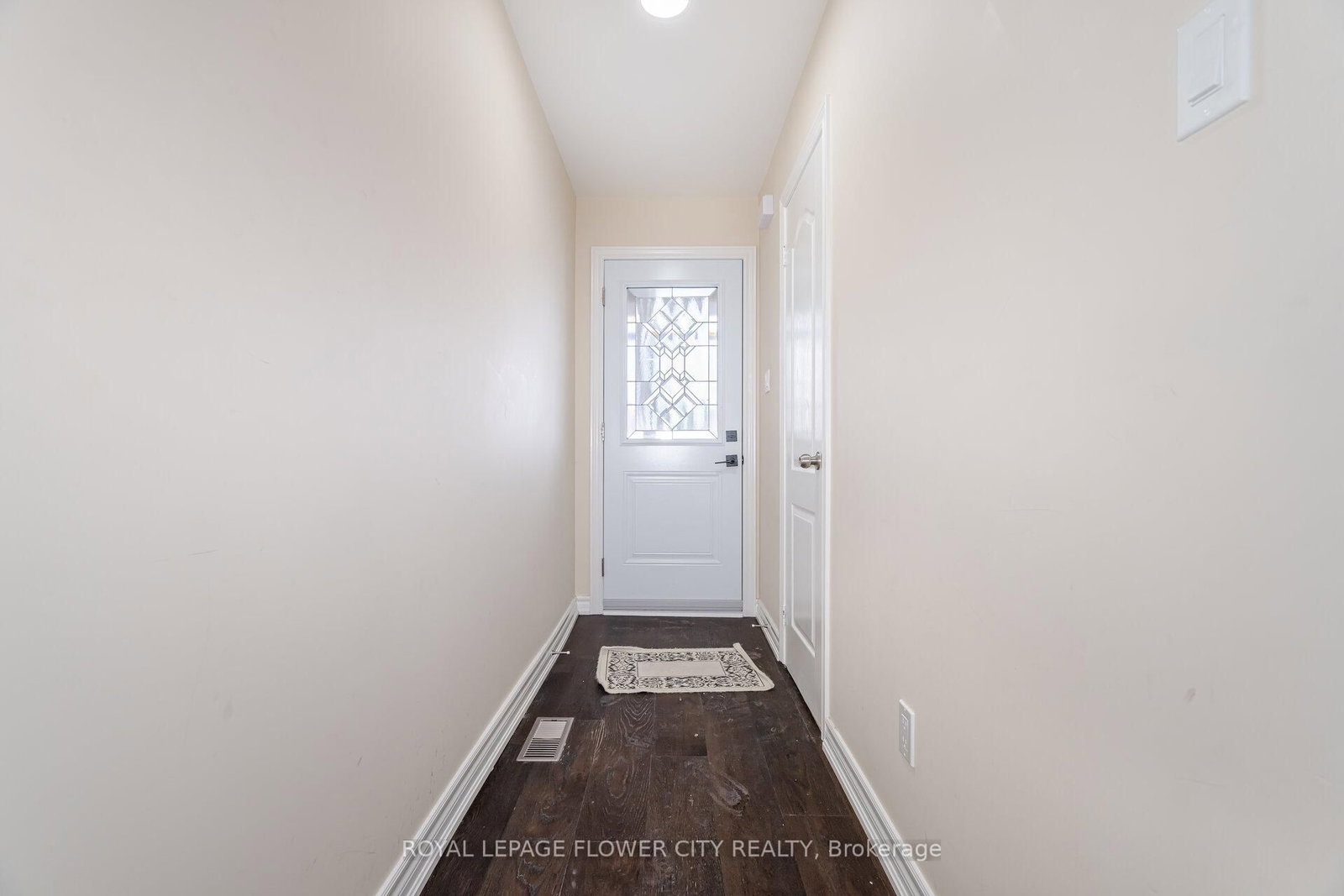 68 Denton Circle • Vaughan, ON photo 4