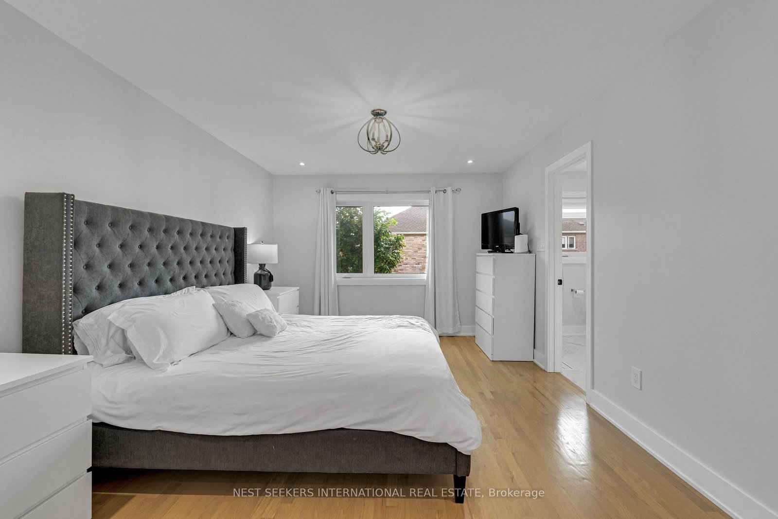 233 Venice Gate Drive • Vaughan, ON photo 12