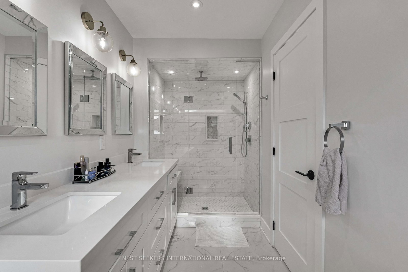 233 Venice Gate Drive • Vaughan, ON photo 13