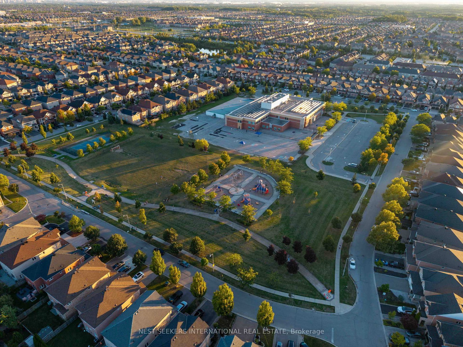 233 Venice Gate Drive • Vaughan, ON photo 24