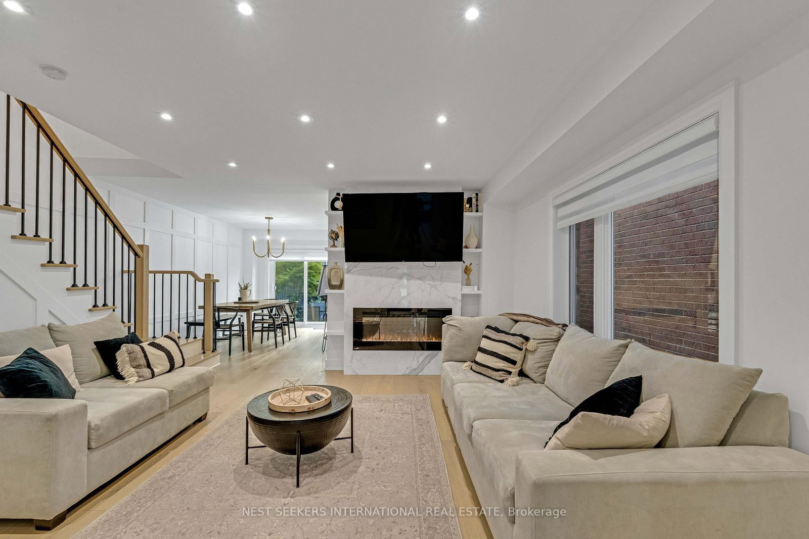 233 Venice Gate Drive • Vaughan, ON photo 6
