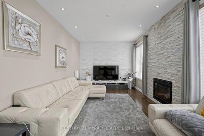 225 Silver Maple Road • Richmond Hill, ON photo 6