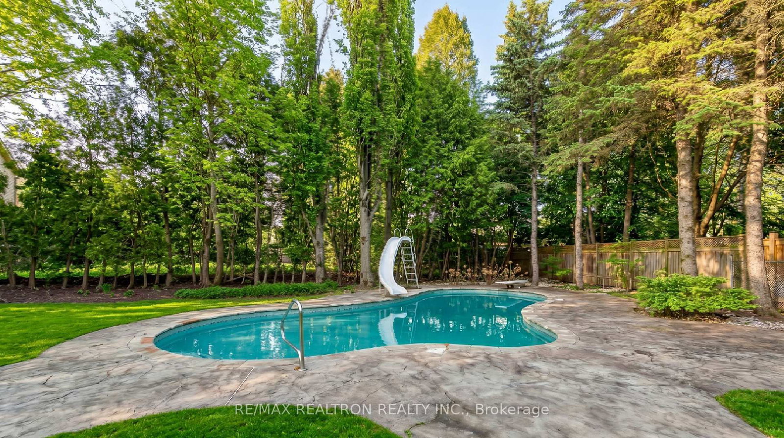 17 Old English Lane • Markham, ON photo 4