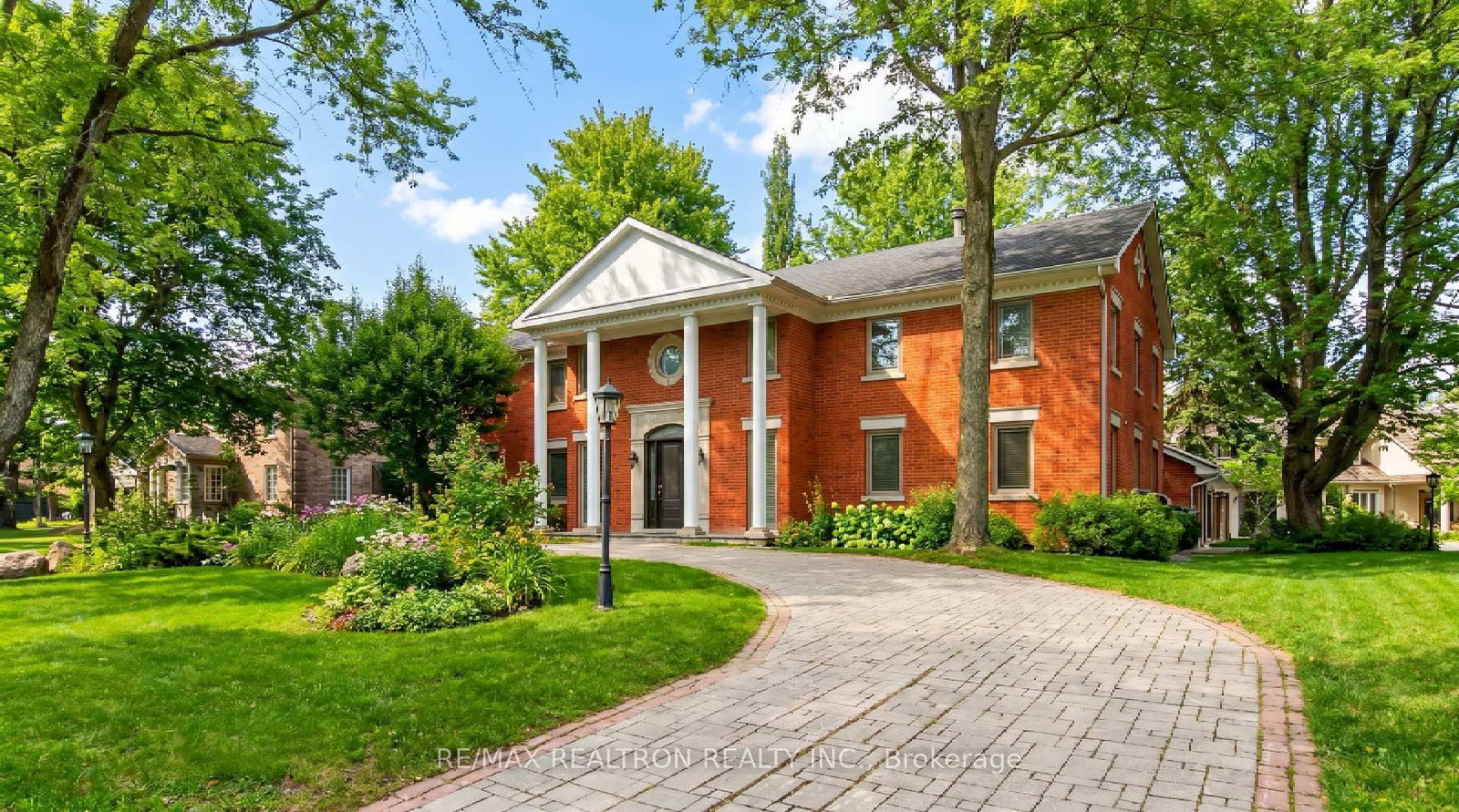 17 Old English Lane • Markham, ON photo 5