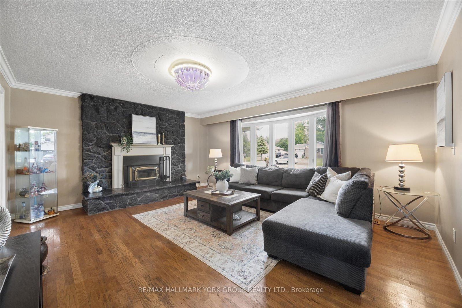 28 Main Street • Georgina, ON photo 12