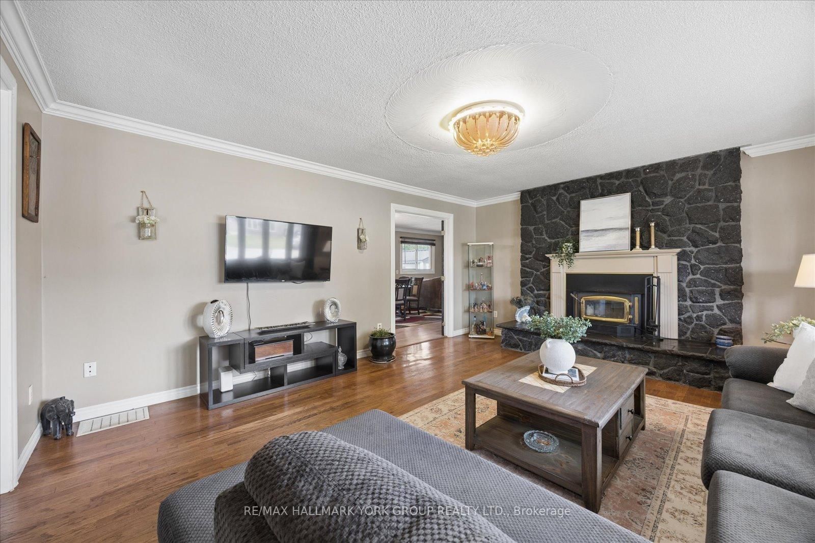 28 Main Street • Georgina, ON photo 13