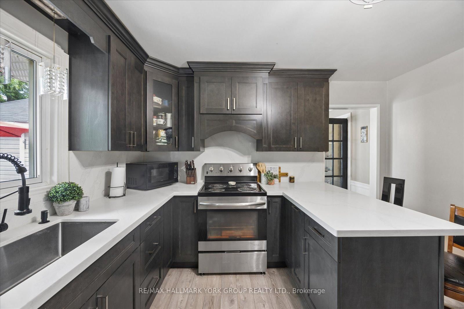 28 Main Street • Georgina, ON photo 14