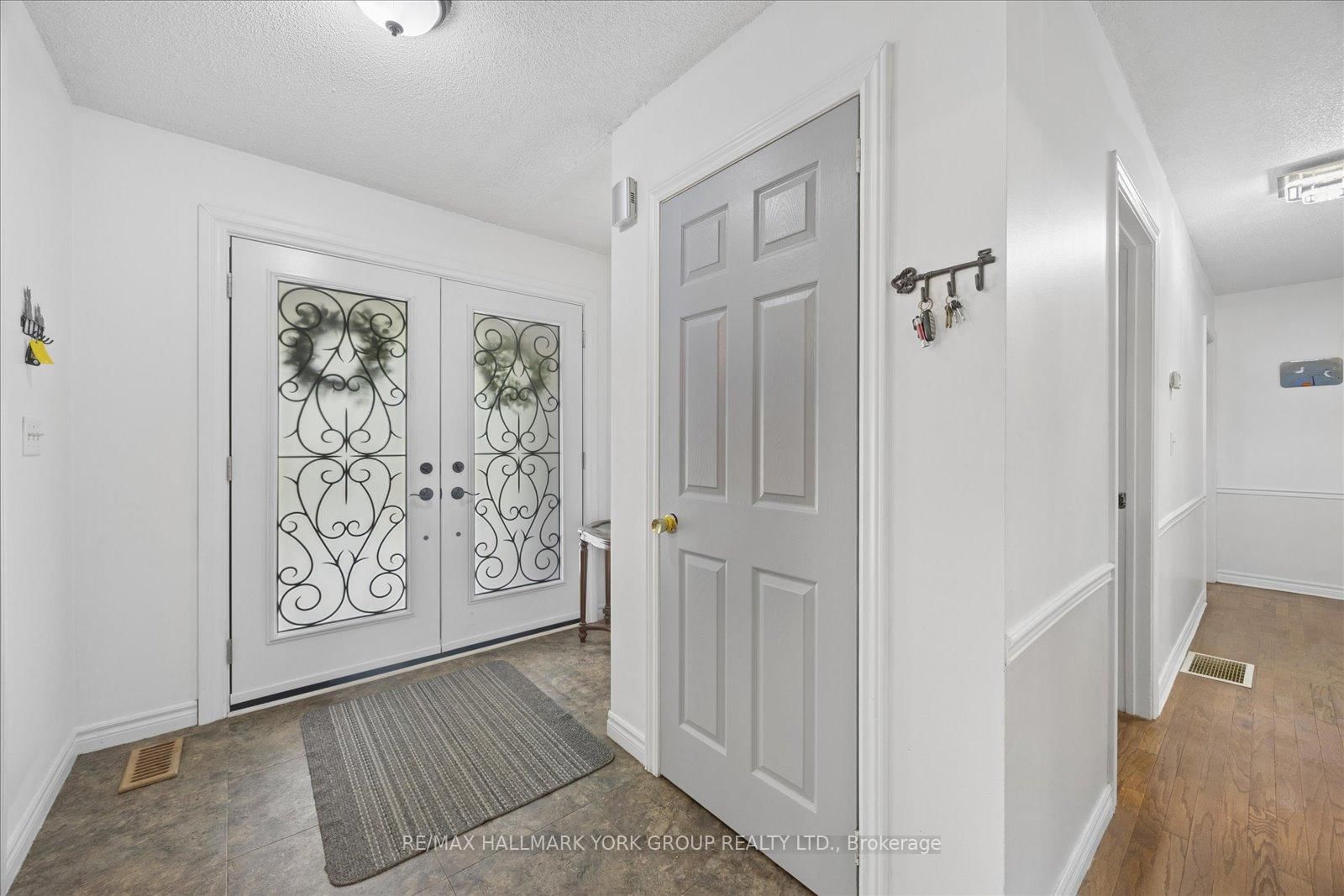 28 Main Street • Georgina, ON photo 6