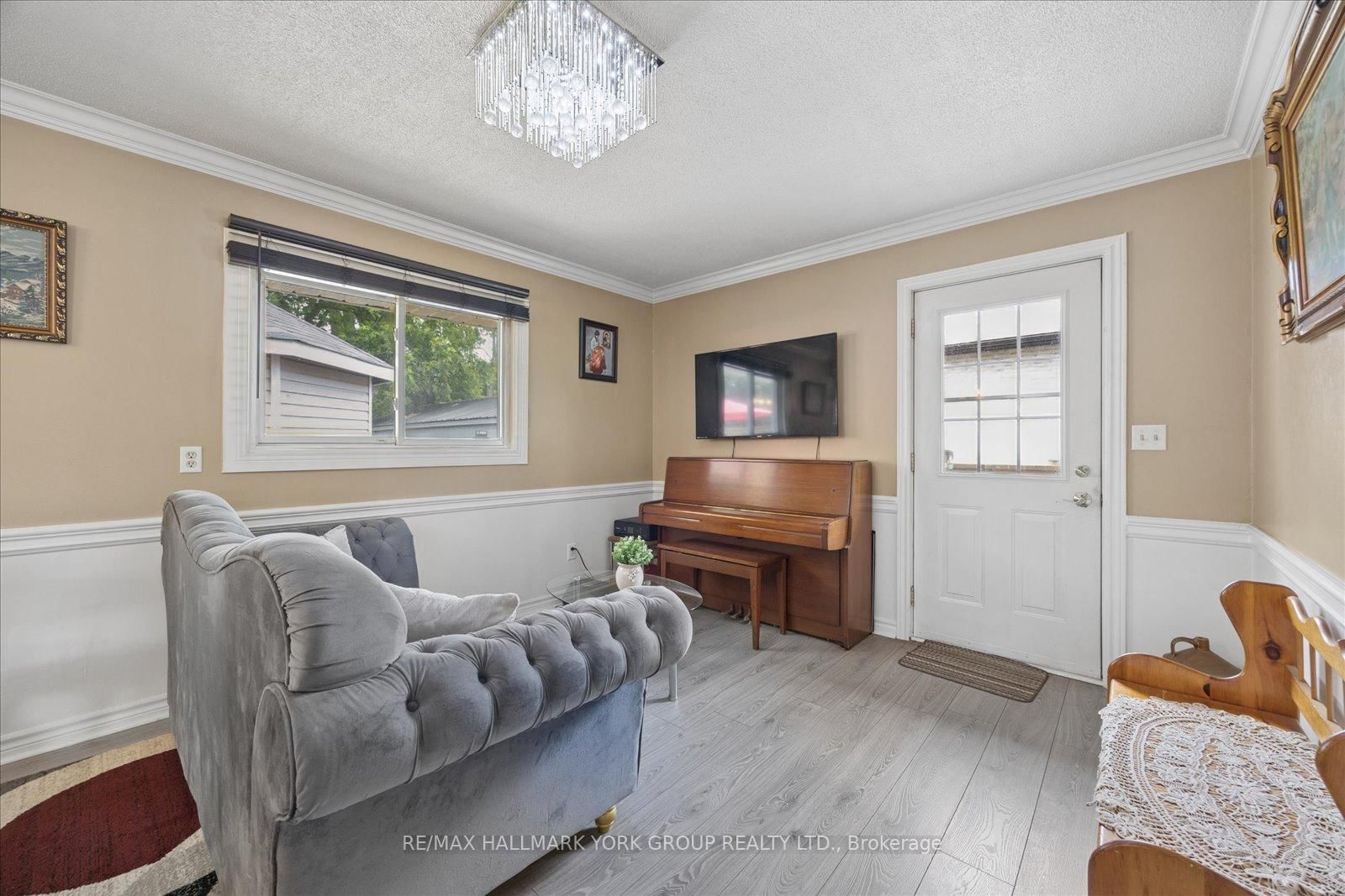 28 Main Street • Georgina, ON photo 9