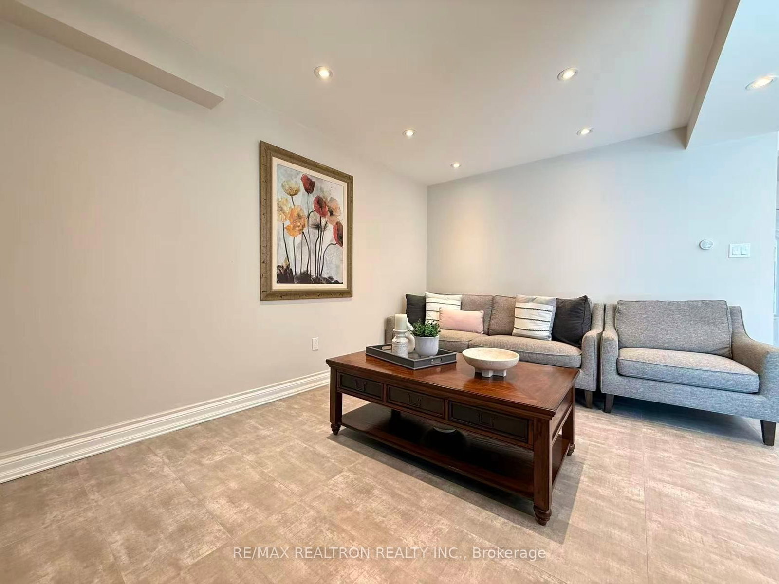 213 Roseheath Drive • Vaughan, ON photo 5