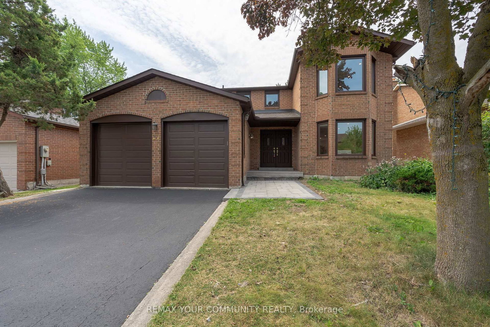 27 Houseman Crescent • Richmond Hill, ON photo 1