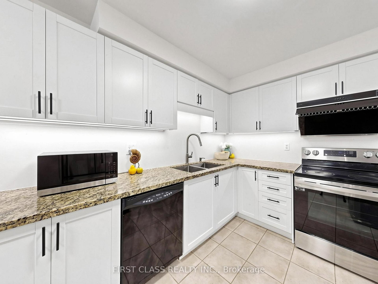 9 Revelstoke Crescent • Richmond Hill, ON photo 12
