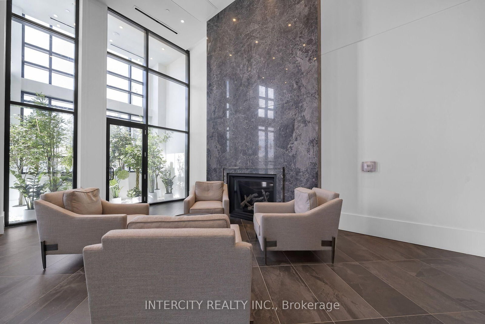 606 - 2075 King Road, King 4