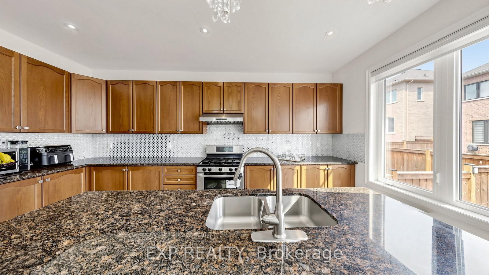34 Buttonleaf Crescent • Whitchurch-Stouffville, ON photo 16
