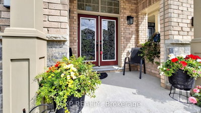 34 Buttonleaf Crescent • Whitchurch-Stouffville, ON photo 3